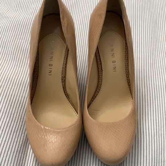 Gianni Bini Shoes - Gianni Bini nude wedges 6.5